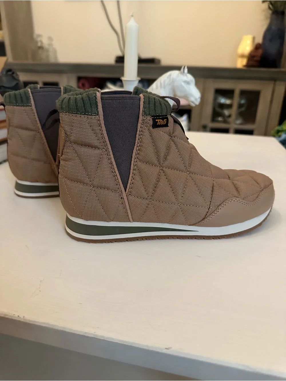LIKE NEW Teva Women’s ReEmber Quilted Mid Ankle Boots - 7